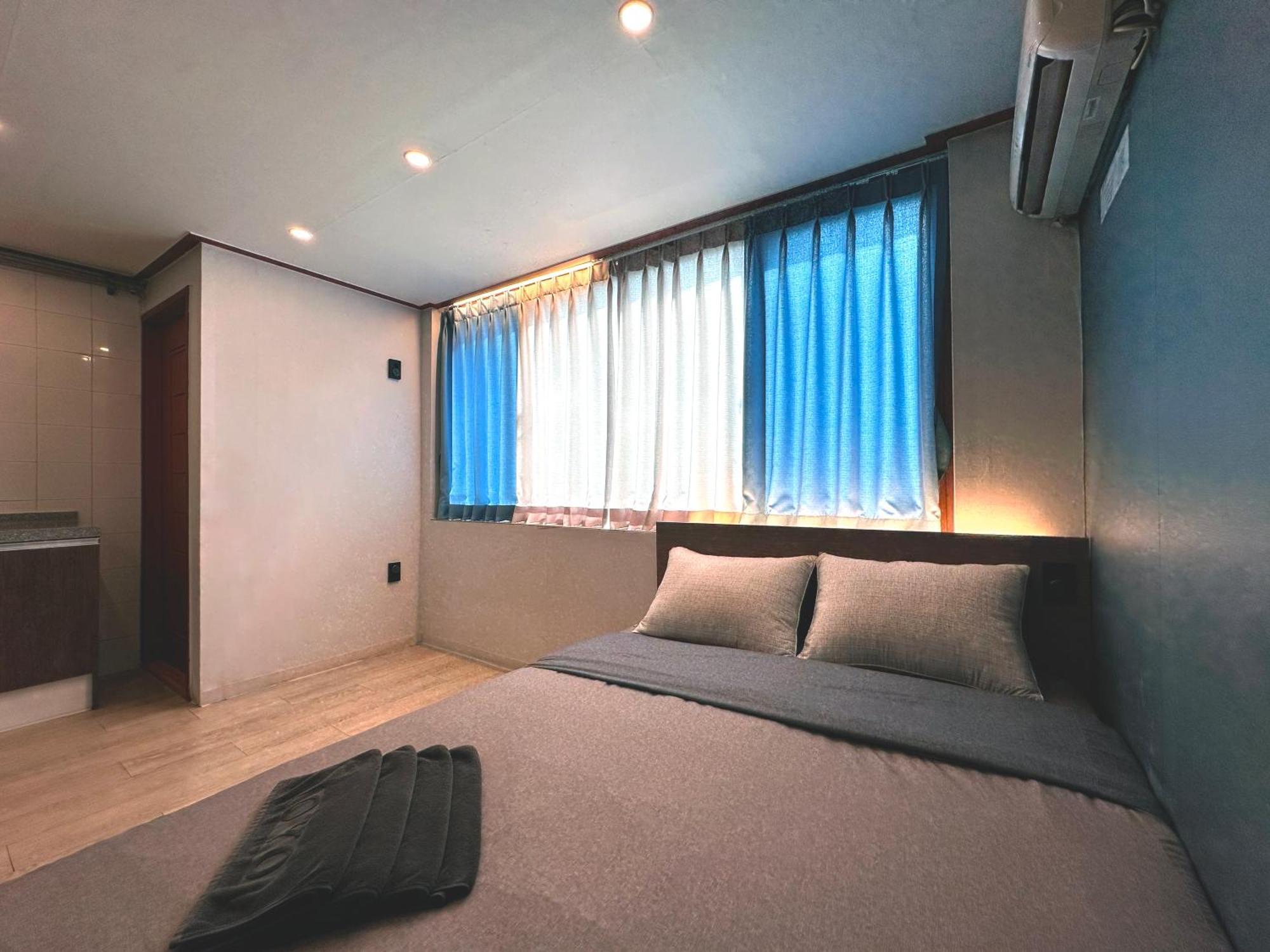 Oyo Rooftop Hotel Seoul